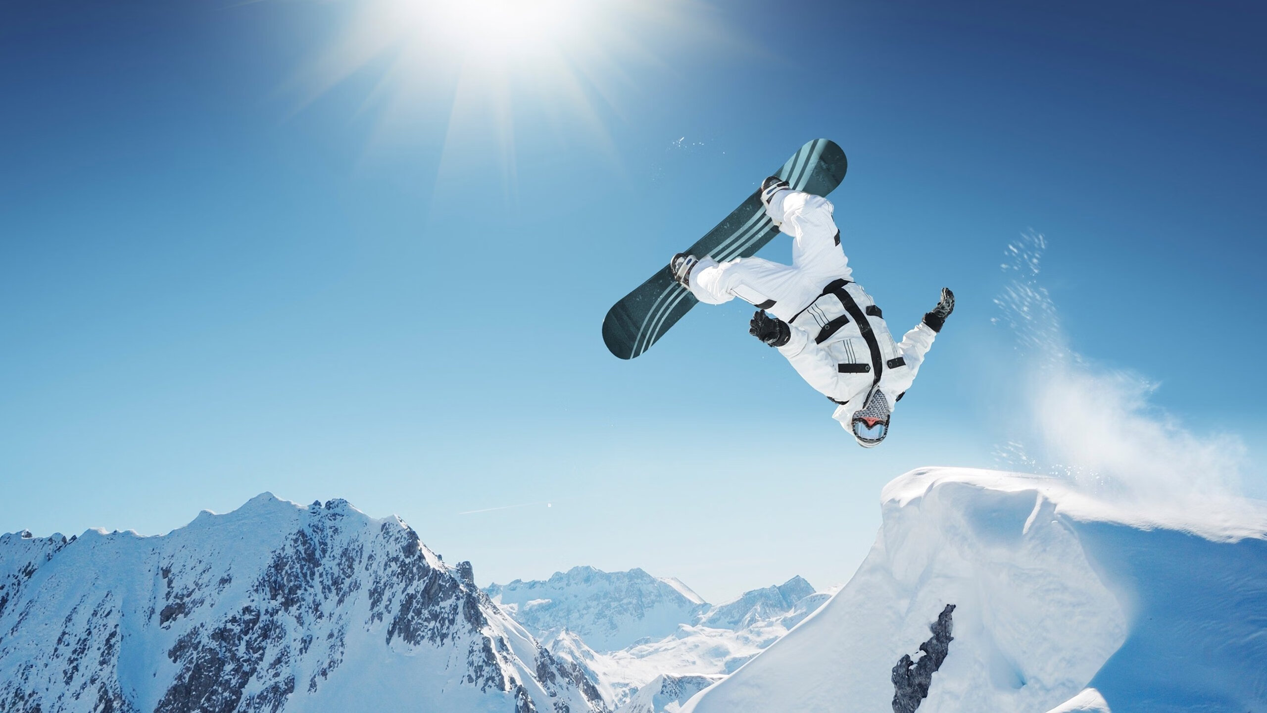 “西甲激烈争夺,豪门血拼,悬念不断”,豪门三强挥金如土,赚足流量的西甲联赛迎来新伙伴