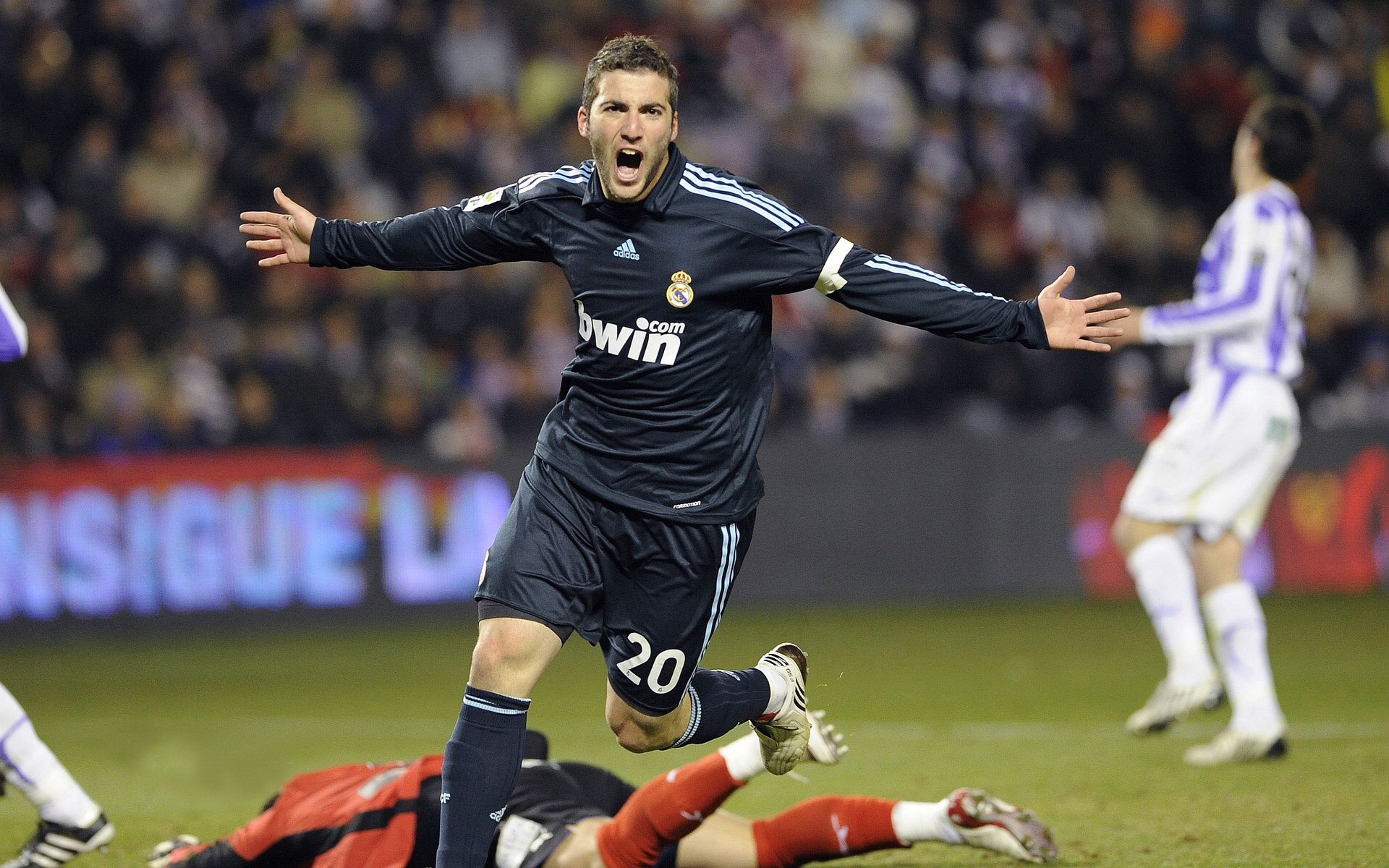 开云APP-比赛中最尴尬的瞬间，笑到无法呼吸，比赛时尴尬的场面